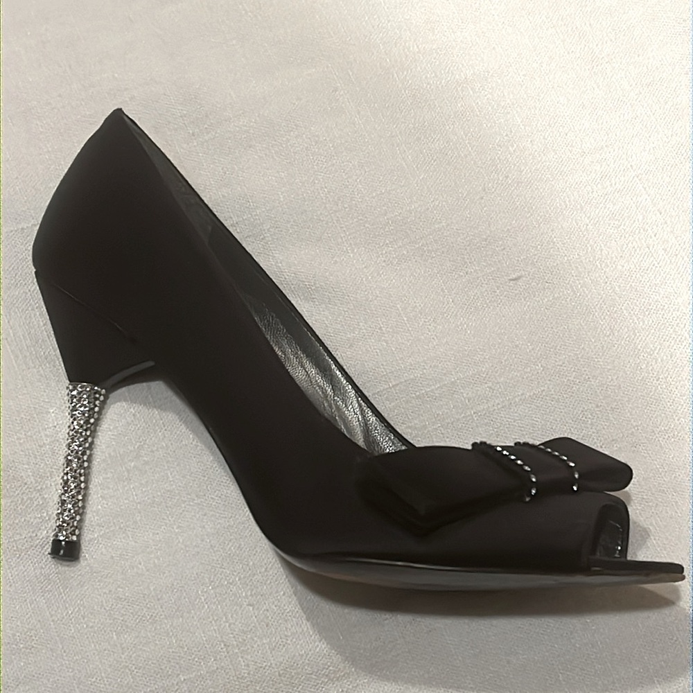 STUART WEITZMAN Rhinestone Pumps Size 7.5 Black Silver Silk Velvet Peep Toe